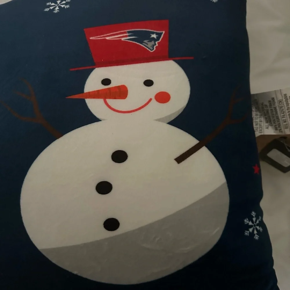 NWT New England patriots holiday pillows. soft plush 14”x17”